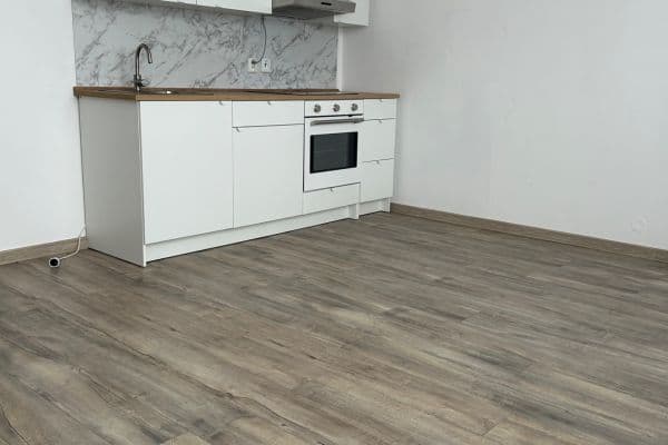 Prenájom bytu 1-izbový 31 m², Přeštická, Praha Prenájom bytu 1-izbový 31 m², Přeštická, Praha
