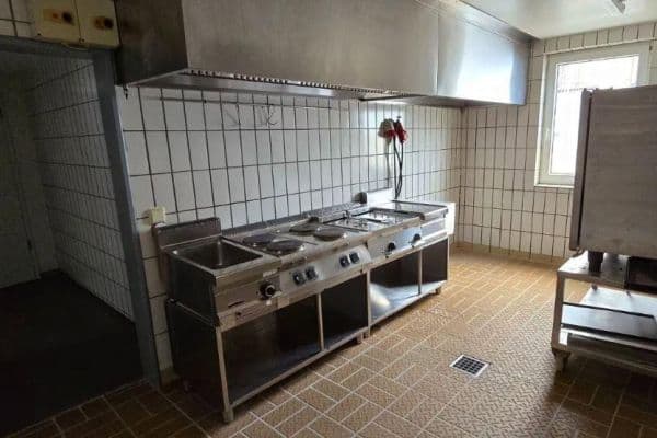 Prenájom nebytového priestoru 140 m², Baden-Baden, Bádensko-Wurttembersko Prenájom nebytového priestoru 140 m², Baden-Baden, Bádensko-Wurttembersko