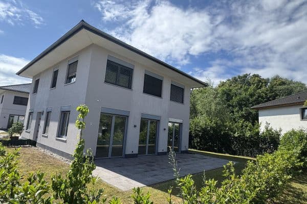 Prenájom bytu 4-izbový 105 m², Berlin, Berlín Prenájom bytu 4-izbový 105 m², Berlin, Berlín