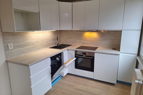 Prenájom bytu 3-izbový 54 m², Na růžovém poli, Kladno Prenájom bytu 3-izbový 54 m², Na růžovém poli, Kladno