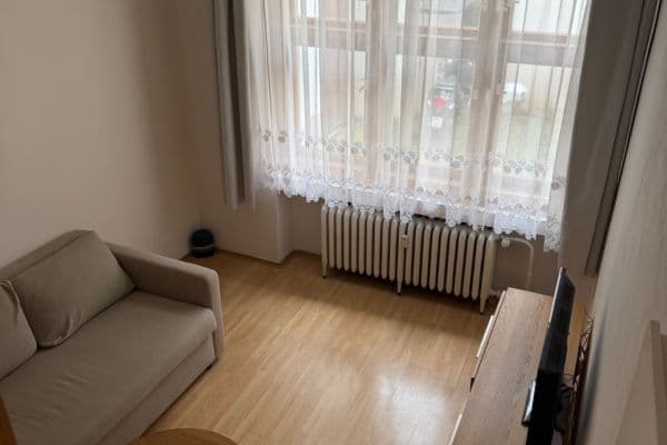Prenájom bytu 2-izbový 40 m², Pobřežní, Praha Prenájom bytu 2-izbový 40 m², Pobřežní, Praha
