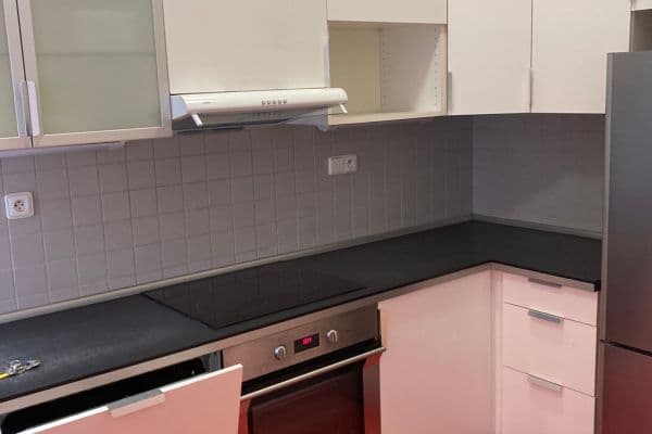 Prenájom bytu 3-izbový 64 m², Víta Nejedlého, Praha Prenájom bytu 3-izbový 64 m², Víta Nejedlého, Praha