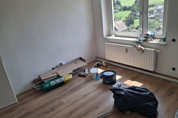 Prenájom bytu 4-izbový 90 m², Bergstraße 12, Drebach, Sasko Prenájom bytu 4-izbový 90 m², Bergstraße 12, Drebach, Sasko