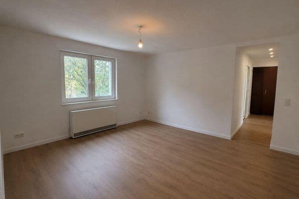 Prenájom bytu 4-izbový 96 m², Rheinstr 16, Solingen Prenájom bytu 4-izbový 96 m², Rheinstr 16, Solingen