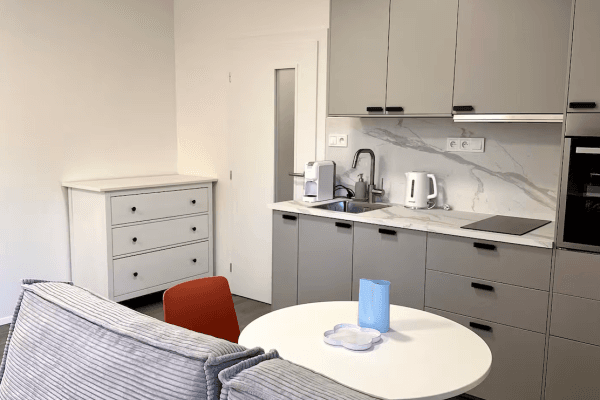 Prenájom bytu 1-izbový 30 m², Nad Kolčavkou, Praha Prenájom bytu 1-izbový 30 m², Nad Kolčavkou, Praha