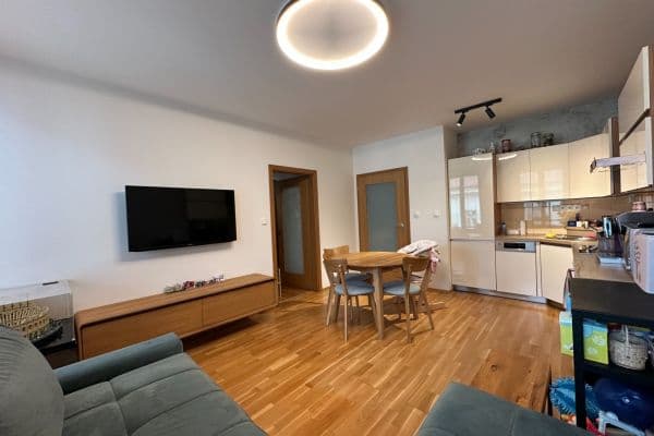 Prenájom bytu 3-izbový 60 m², Kováků, Praha Prenájom bytu 3-izbový 60 m², Kováků, Praha