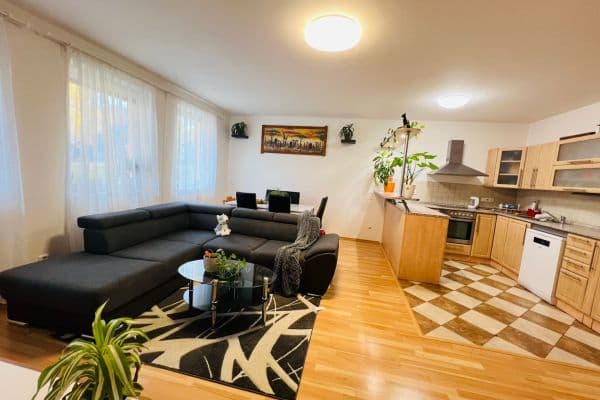 Predaj bytu 4-izbový 92 m², Kaštanová, Milovice Predaj bytu 4-izbový 92 m², Kaštanová, Milovice