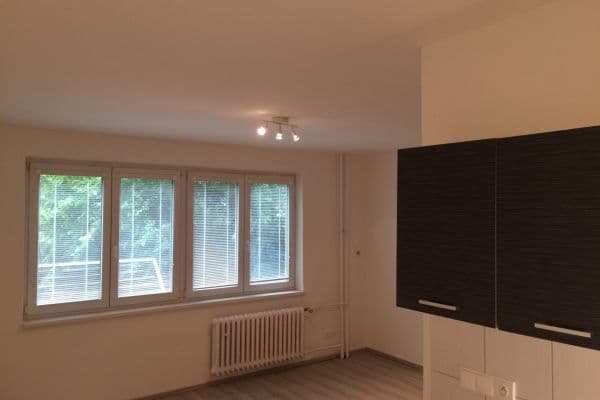 Predaj bytu 3-izbový 56 m², Svojšovická, Praha Predaj bytu 3-izbový 56 m², Svojšovická, Praha