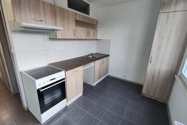 Prenájom bytu 3-izbový 66 m², Gen. Govorova, Smiřice Prenájom bytu 3-izbový 66 m², Gen. Govorova, Smiřice