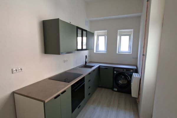 Prenájom bytu 2-izbový 50 m², Saratovská, Praha Prenájom bytu 2-izbový 50 m², Saratovská, Praha