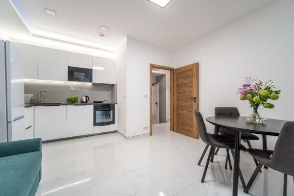 Prenájom bytu 2-izbový 37 m², Sokolovská, Praha Prenájom bytu 2-izbový 37 m², Sokolovská, Praha
