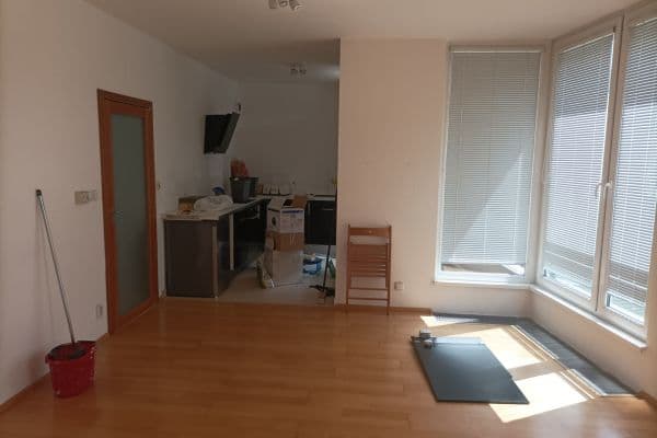 Prenájom bytu 2-izbový 61 m², Raichlova, Praha Prenájom bytu 2-izbový 61 m², Raichlova, Praha