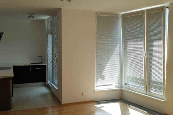 Prenájom bytu 2-izbový 61 m², Raichlova, Praha Prenájom bytu 2-izbový 61 m², Raichlova, Praha