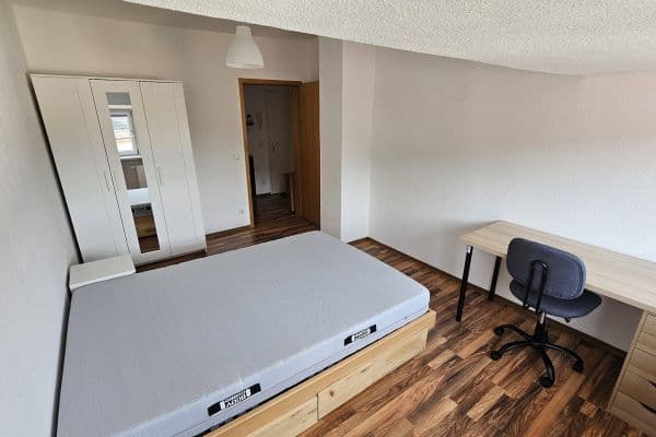 Prenájom bytu 4-izbový 93 m², Mülheimer Straße 76, Essen Prenájom bytu 4-izbový 93 m², Mülheimer Straße 76, Essen