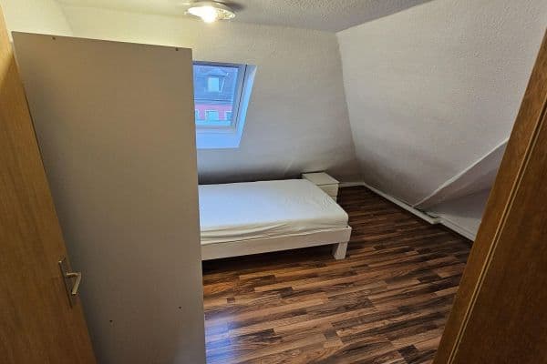 Prenájom bytu 4-izbový 93 m², Mülheimer Straße 76, Essen Prenájom bytu 4-izbový 93 m², Mülheimer Straße 76, Essen