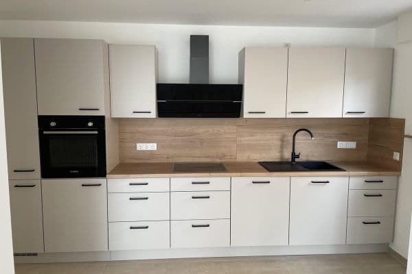 Prenájom bytu 2-izbový 79 m², Hausmannstr.21, Hanau Prenájom bytu 2-izbový 79 m², Hausmannstr.21, Hanau