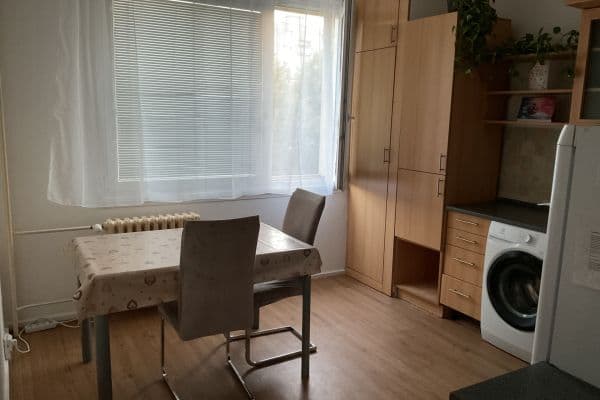 Prenájom bytu 1-izbový 38 m², Palackého třída, Chrudim Prenájom bytu 1-izbový 38 m², Palackého třída, Chrudim