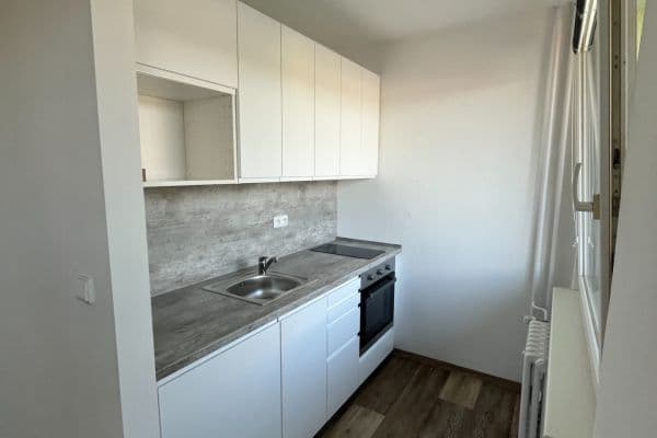 Prenájom bytu 1-izbový 38 m², Jižní, Semily Prenájom bytu 1-izbový 38 m², Jižní, Semily