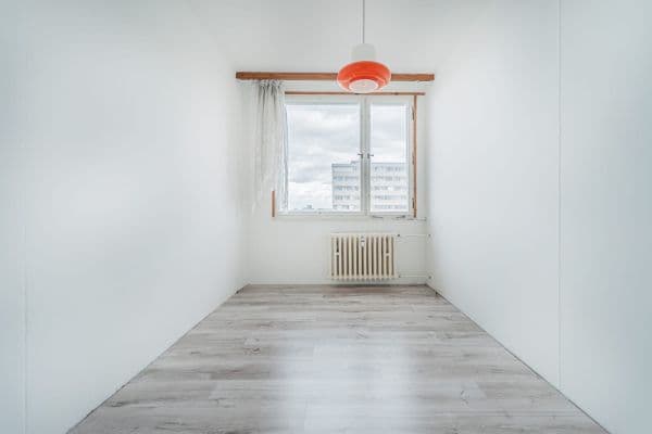 Prenájom bytu 4-izbový 62 m², Tajovského, Praha Prenájom bytu 4-izbový 62 m², Tajovského, Praha