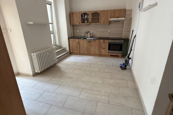 Prenájom bytu 3-izbový 51 m², Hrdinů, Horoměřice Prenájom bytu 3-izbový 51 m², Hrdinů, Horoměřice