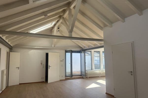 Prenájom bytu 4-izbový 132 m², Mannheim, Bádensko-Wurttembersko Prenájom bytu 4-izbový 132 m², Mannheim, Bádensko-Wurttembersko