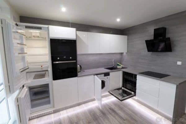 Prenájom bytu 3-izbový 65 m², Výškovická, Ostrava Prenájom bytu 3-izbový 65 m², Výškovická, Ostrava