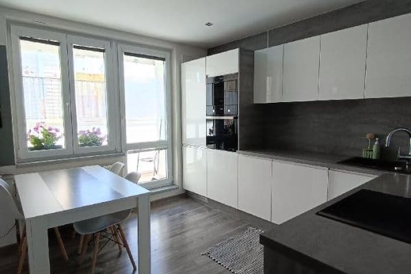Prenájom bytu 3-izbový 65 m², Výškovická, Ostrava Prenájom bytu 3-izbový 65 m², Výškovická, Ostrava