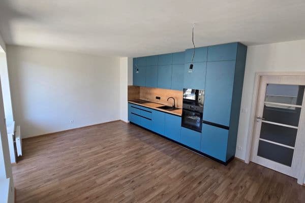 Prenájom bytu 2-izbový 58 m², Nová Tesla, Pardubice Prenájom bytu 2-izbový 58 m², Nová Tesla, Pardubice