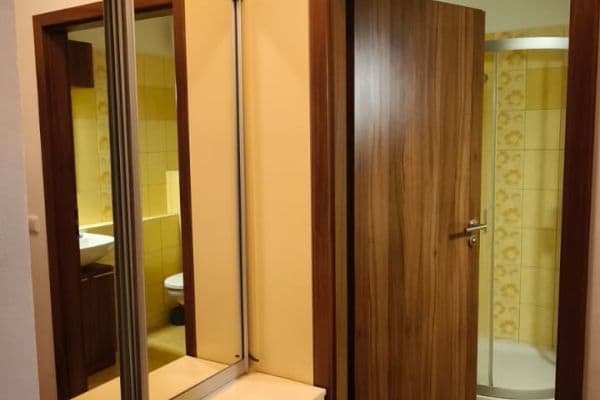 Prenájom bytu 2-izbový 39 m², Kpt. Jaroše, Tábor, Jihočeský kraj Prenájom bytu 2-izbový 39 m², Kpt. Jaroše, Tábor, Jihočeský kraj