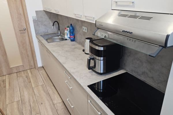 Prenájom bytu 3-izbový 95 m², Branišovská, České Budějovice Prenájom bytu 3-izbový 95 m², Branišovská, České Budějovice