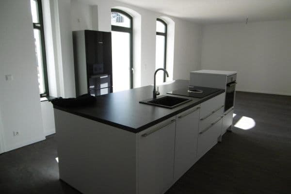 Prenájom bytu 2-izbový 95 m², Innere Plauensche Str.21, Zwickau, Sasko Prenájom bytu 2-izbový 95 m², Innere Plauensche Str.21, Zwickau, Sasko