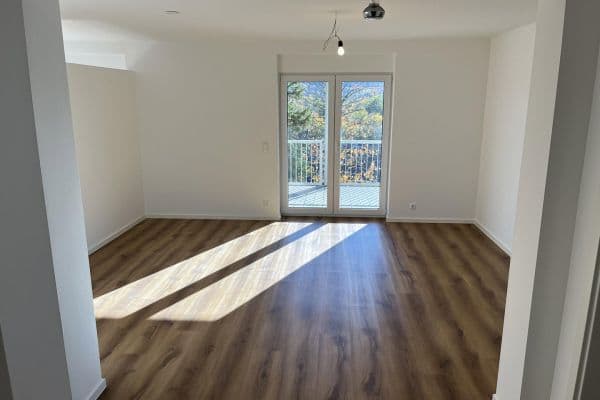 Prenájom bytu 3-izbový 79 m², Esslingen Prenájom bytu 3-izbový 79 m², Esslingen