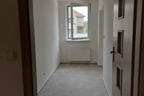 Prenájom bytu 2-izbový 70 m², U Obory, Úvaly Prenájom bytu 2-izbový 70 m², U Obory, Úvaly