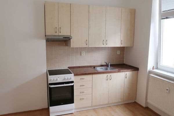 Prenájom bytu 1-izbový 34 m², Karáskovo náměstí, Brno Prenájom bytu 1-izbový 34 m², Karáskovo náměstí, Brno