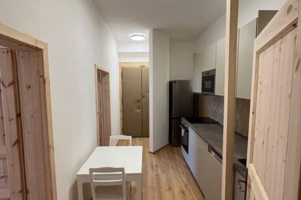 Prenájom bytu 2-izbový 60 m², Vinohradská, Praha Prenájom bytu 2-izbový 60 m², Vinohradská, Praha
