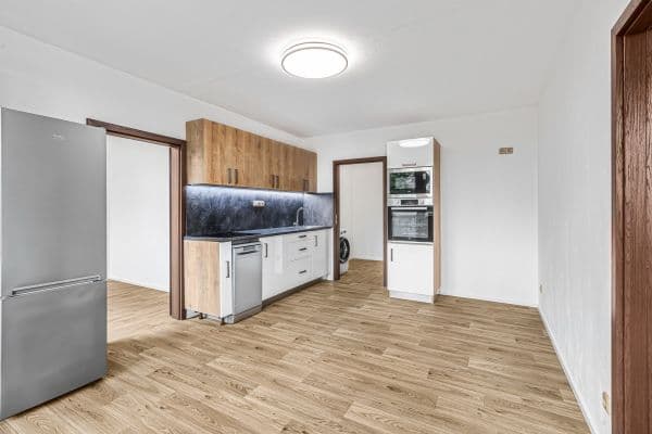 Prenájom bytu 4-izbový 59 m², Hledíková, Praha Prenájom bytu 4-izbový 59 m², Hledíková, Praha