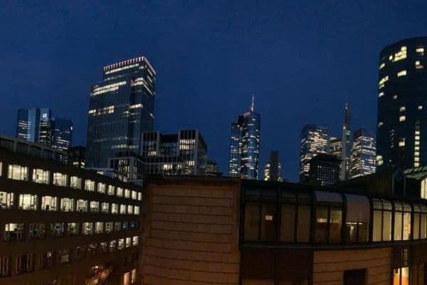 Prenájom bytu 2-izbový 70 m², Frankfurt, Hesensko Prenájom bytu 2-izbový 70 m², Frankfurt, Hesensko