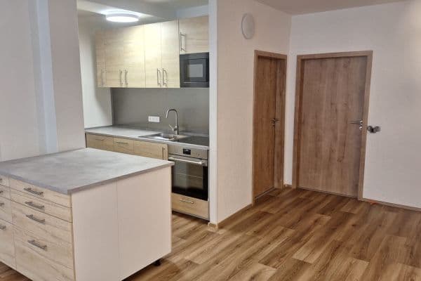 Prenájom bytu 3-izbový 77 m², Merhautova, Brno Prenájom bytu 3-izbový 77 m², Merhautova, Brno