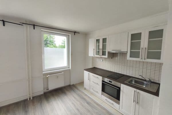 Prenájom bytu 1-izbový 28 m², Tupolevova, Praha Prenájom bytu 1-izbový 28 m², Tupolevova, Praha