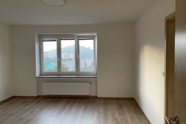 Prenájom bytu 3-izbový 58 m², Opletalova, Adamov Prenájom bytu 3-izbový 58 m², Opletalova, Adamov