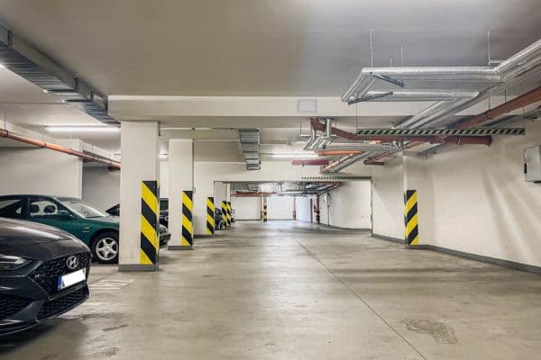 Prenájom garáže 13 m², Högerova, Praha Prenájom garáže 13 m², Högerova, Praha