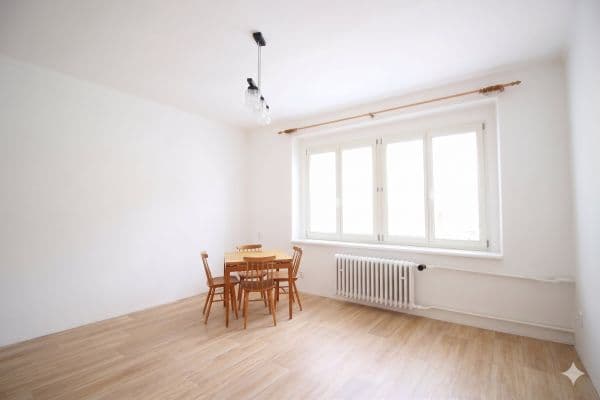 Prenájom bytu 4-izbový 90 m², Barrandova, Kladno Prenájom bytu 4-izbový 90 m², Barrandova, Kladno