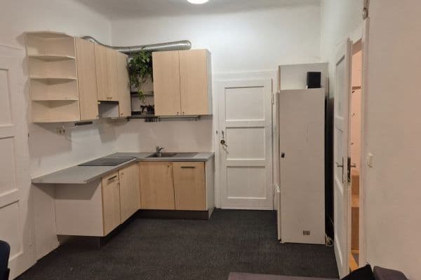 Prenájom bytu 2-izbový 62 m², Na Zlatnici, Praha Prenájom bytu 2-izbový 62 m², Na Zlatnici, Praha