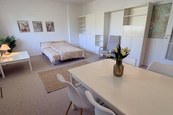 Prenájom bytu 1-izbový 38 m², Berlin, Berlín Prenájom bytu 1-izbový 38 m², Berlin, Berlín