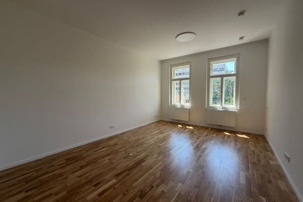 Prenájom bytu 3-izbový 78 m², Seifertova, Praha Prenájom bytu 3-izbový 78 m², Seifertova, Praha