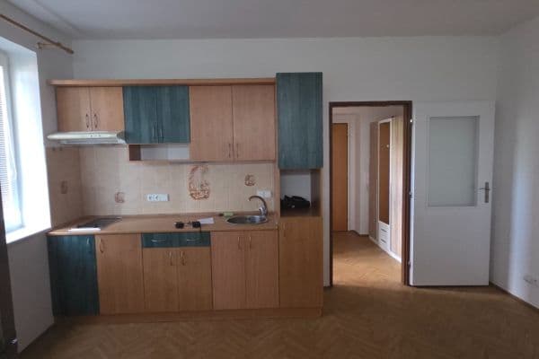 Prenájom bytu 1-izbový 31 m², Zborovská, Hradec Králové Prenájom bytu 1-izbový 31 m², Zborovská, Hradec Králové