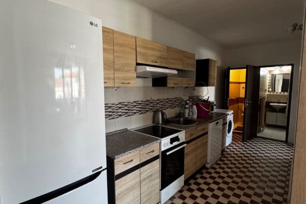Prenájom bytu 3-izbový 70 m², Lexova, Pardubice Prenájom bytu 3-izbový 70 m², Lexova, Pardubice