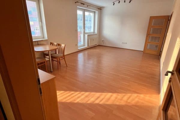 Prenájom bytu 2-izbový 70 m², Vrchlického, Jihlava, Kraj Vysočina Prenájom bytu 2-izbový 70 m², Vrchlického, Jihlava, Kraj Vysočina
