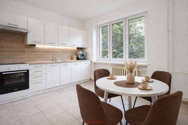 Prenájom bytu 2-izbový 55 m², Závodní, Karviná-Nové Město Prenájom bytu 2-izbový 55 m², Závodní, Karviná-Nové Město