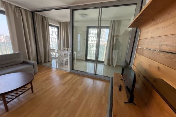Prenájom bytu 2-izbový 75 m², Olšanská, Praha Prenájom bytu 2-izbový 75 m², Olšanská, Praha